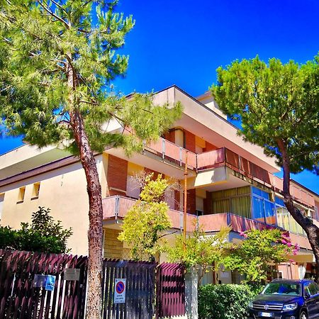 Hotel Rossella Rimini Bagian luar foto