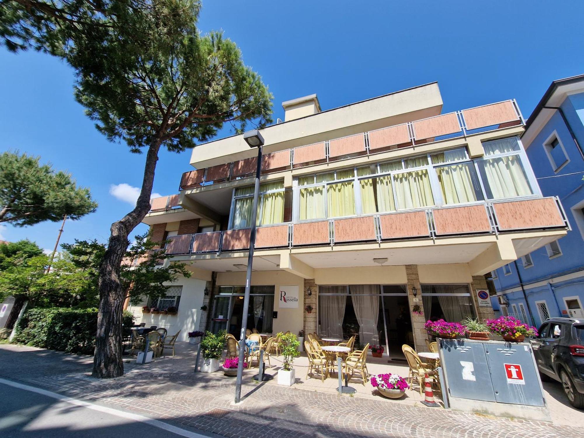 Hotel Rossella Rimini Bagian luar foto