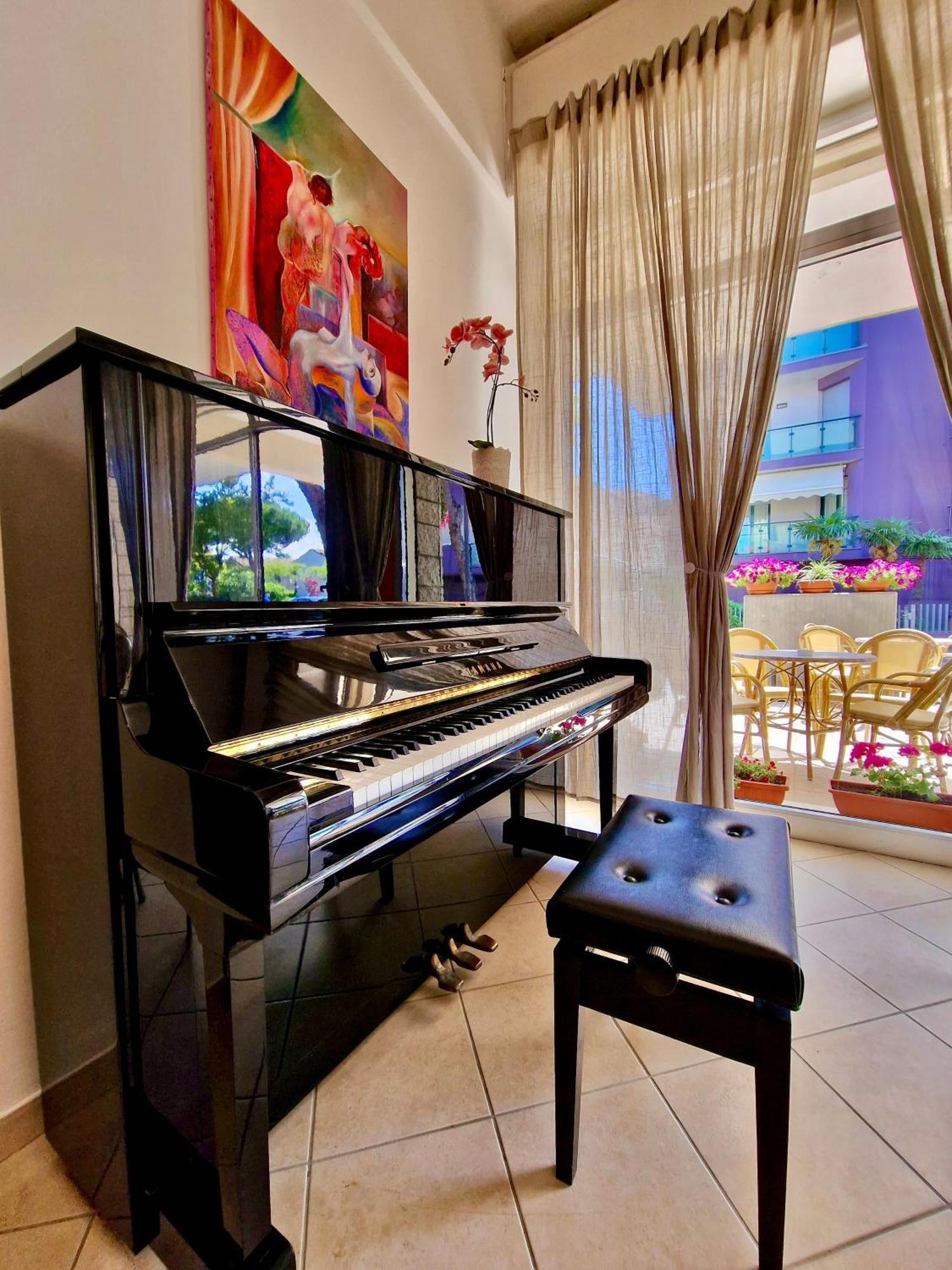 Hotel Rossella Rimini Bagian luar foto