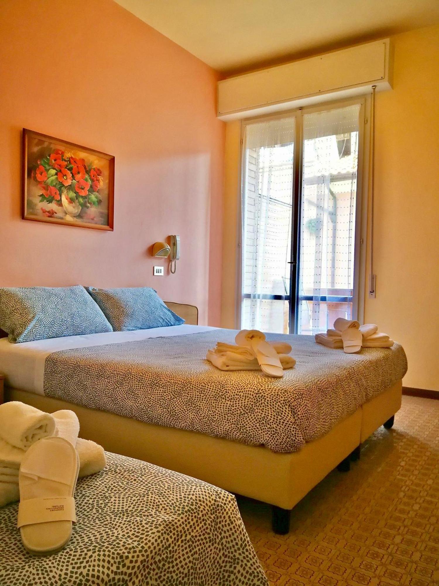 Hotel Rossella Rimini Bagian luar foto