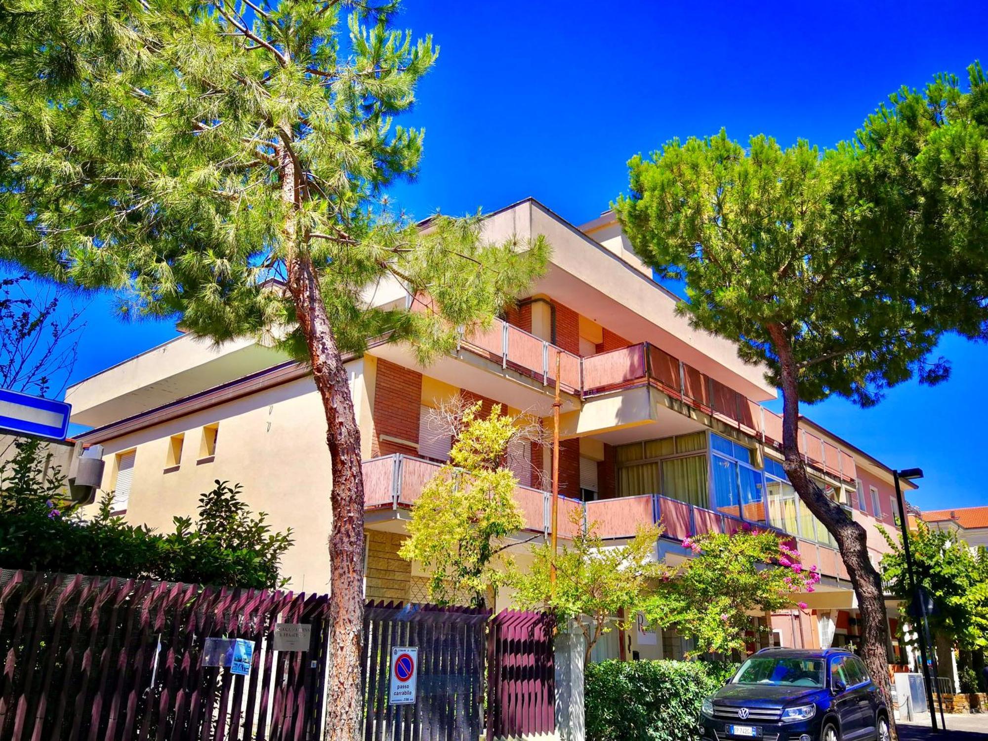 Hotel Rossella Rimini Bagian luar foto