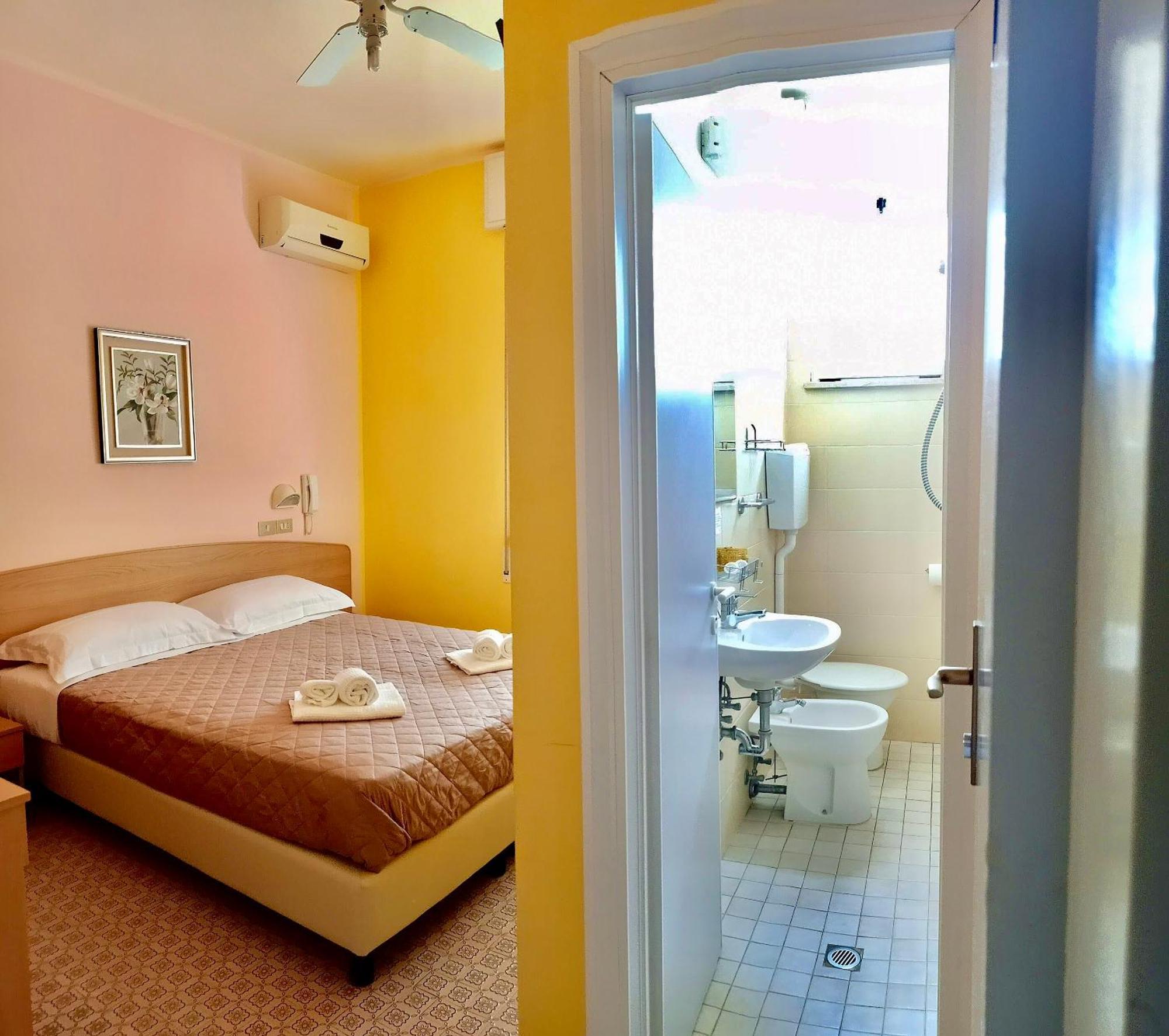 Hotel Rossella Rimini Bagian luar foto